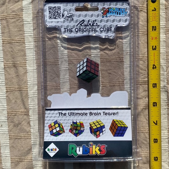 World’s Smallest Rubik Cube Mini Toy - Picture 5 of 5